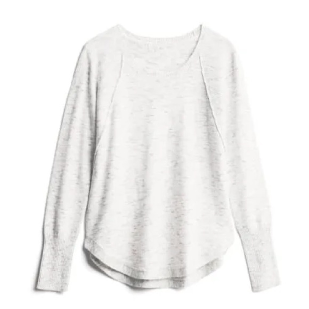 Curved hem sweater